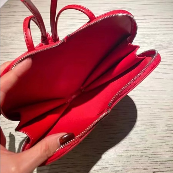 Alaia Red Heart-Shaped Leather Crossbody Bag - Picture 4 of 4
